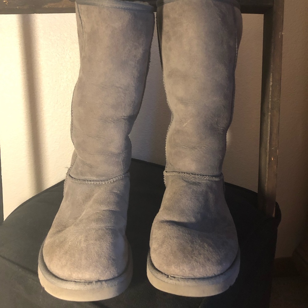 Grey ugg boots